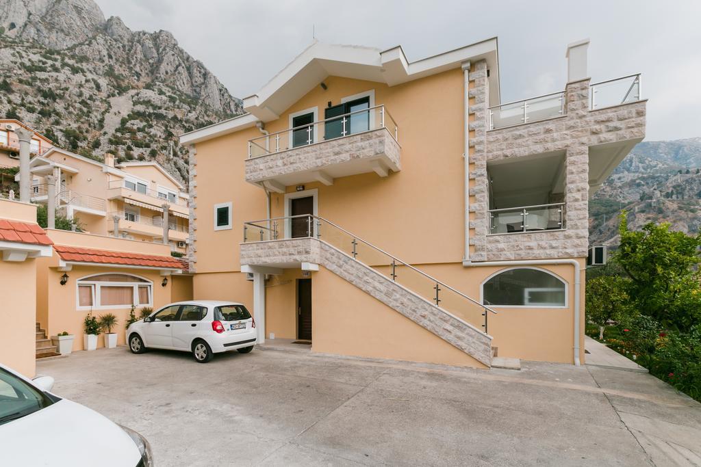 Apartments Los Olivos Kotor Exterior photo